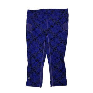 Athleta Dobby Be Free Knickers Leggings Size XS Capri Mesh Panels Zip Pocket